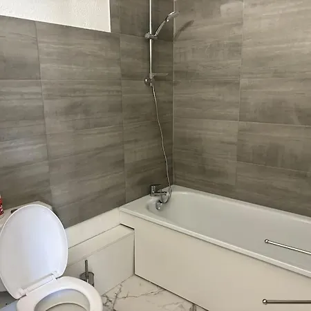 A - Plage, Tram & Parc Phoenix Apartment *