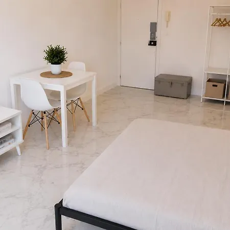 A - Plage, Tram & Parc Phoenix Apartment *